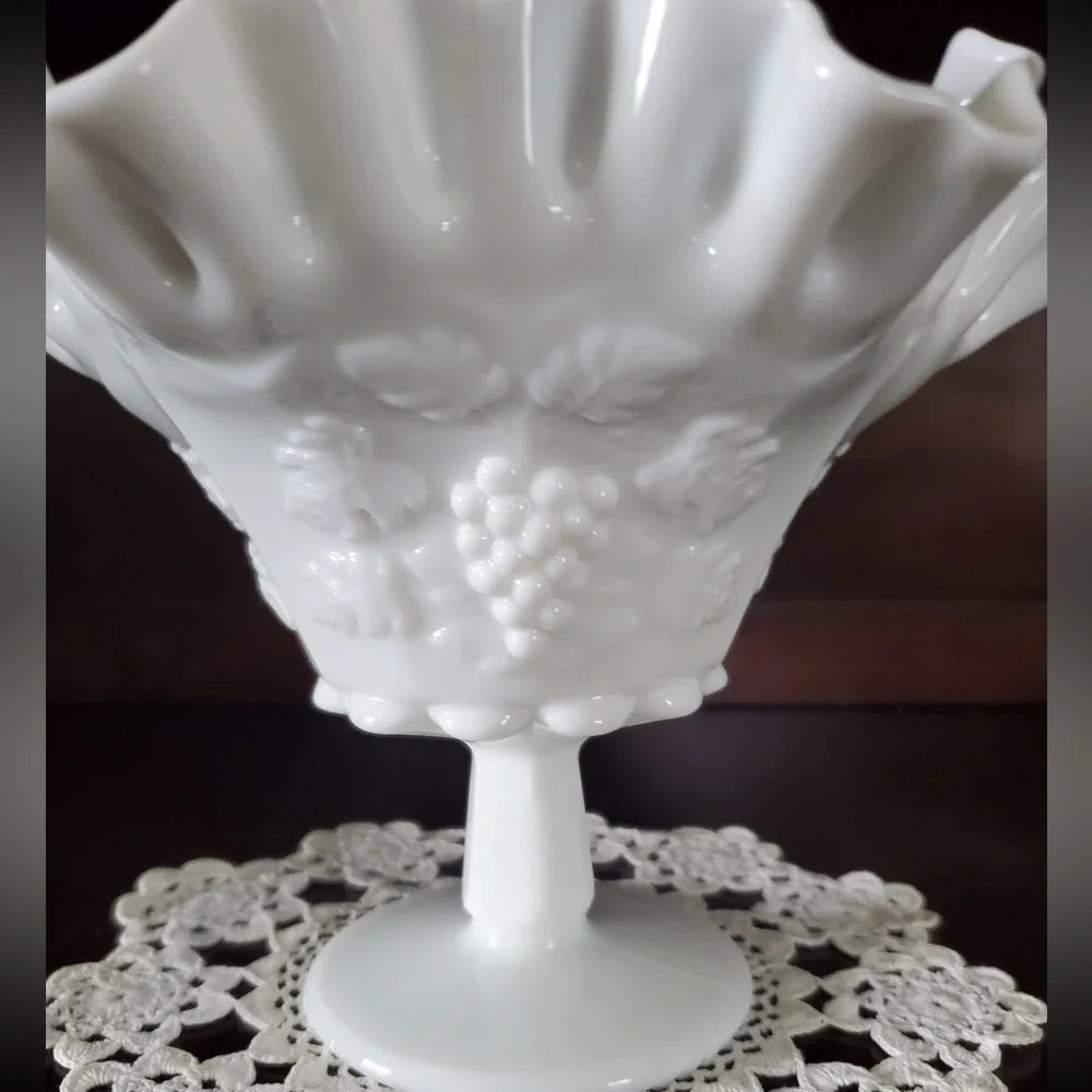 VTG Westmoreland White Milk Glass Grape & Leaves Pedestal Ruffled, Crimped Rim.